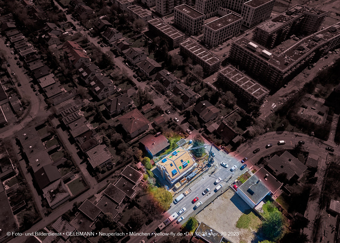 21.04.2023 - Luftbilder von der Baustelle Niederalmstraße 16 in Neuperlach